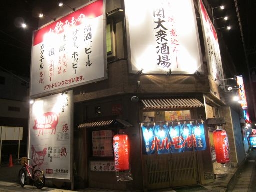 �咬